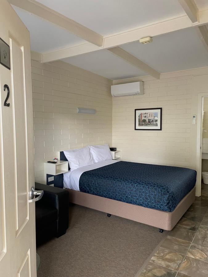 Central Highlands Motor Inn Кайнтон Экстерьер фото