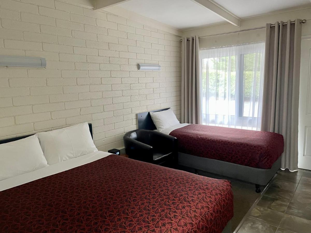 Central Highlands Motor Inn Кайнтон Экстерьер фото